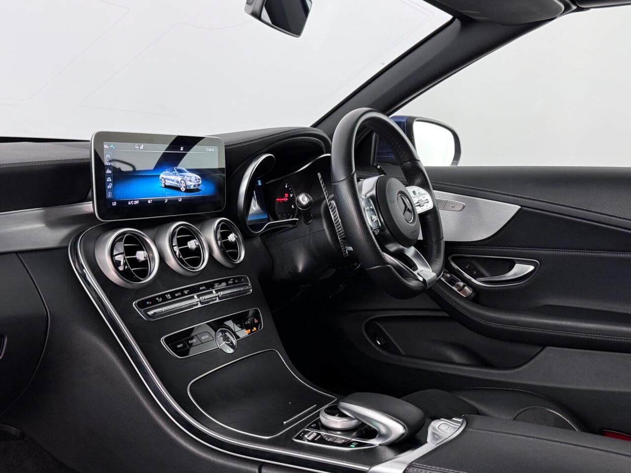 Mercedes-Benz C Class thumbnail Interior Front