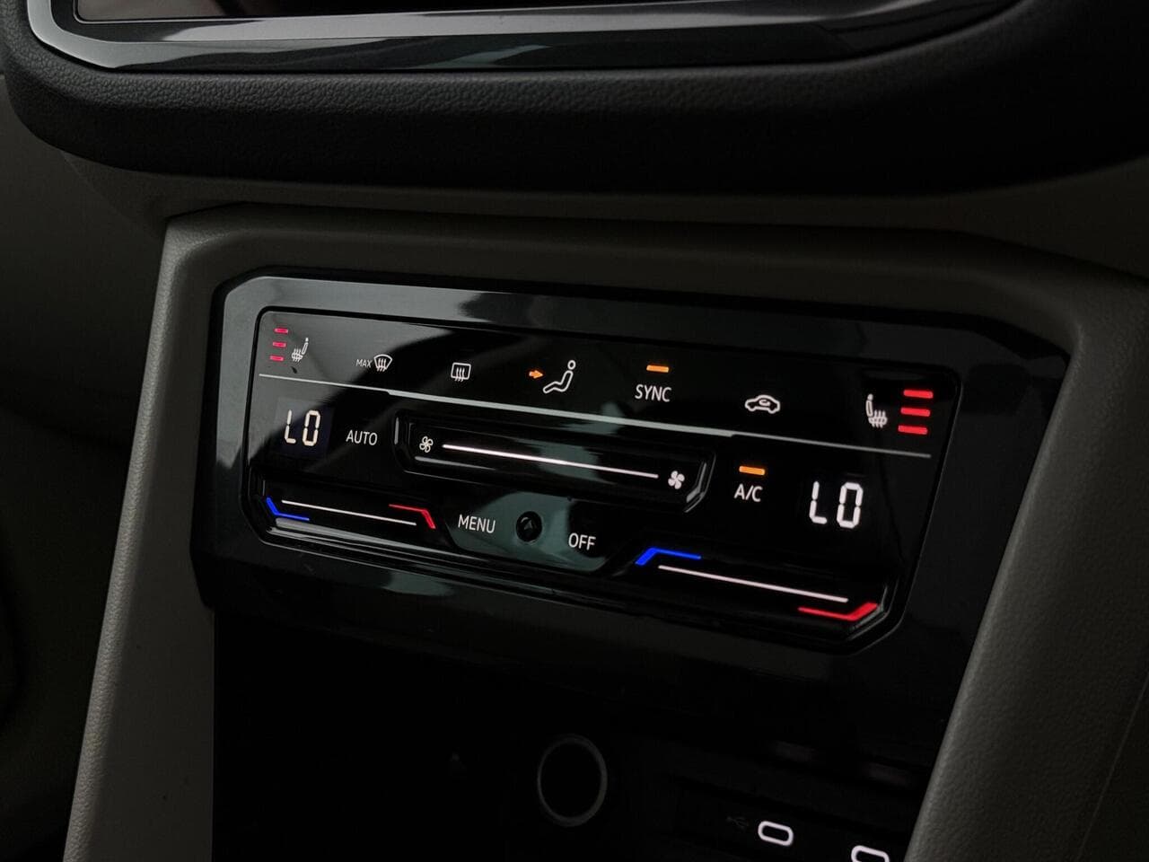 Volkswagen Tiguan thumbnail Infotainment System