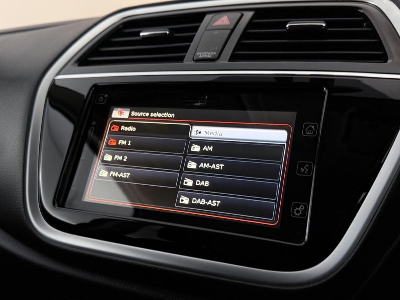 Suzuki SX4 S-Cross thumbnail Infotainment System