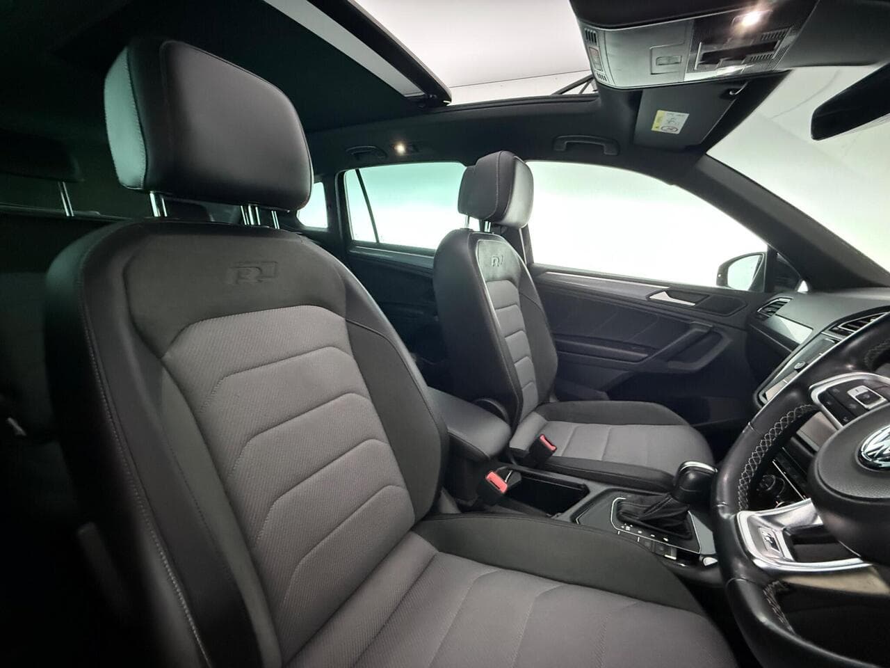 Volkswagen Tiguan thumbnail Seat Driver