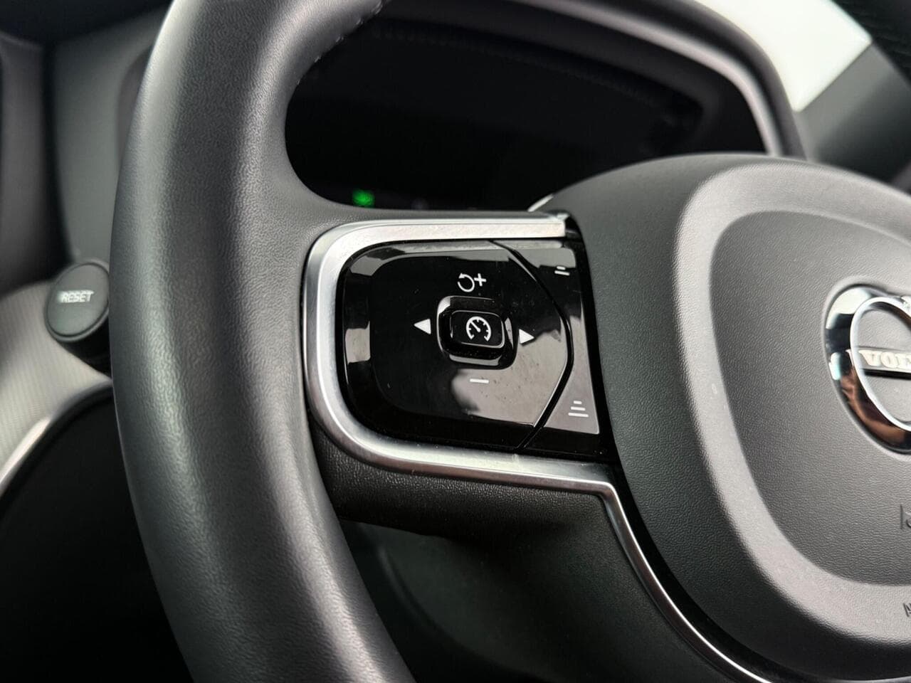 Volvo XC60 thumbnail Misc Controls