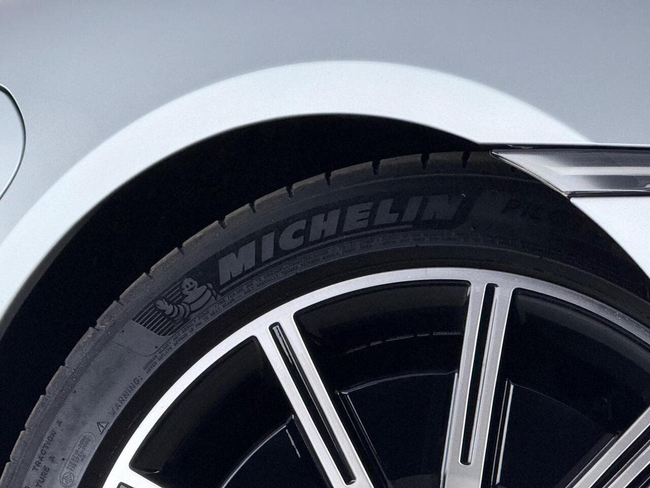 Porsche Taycan thumbnail Wheel