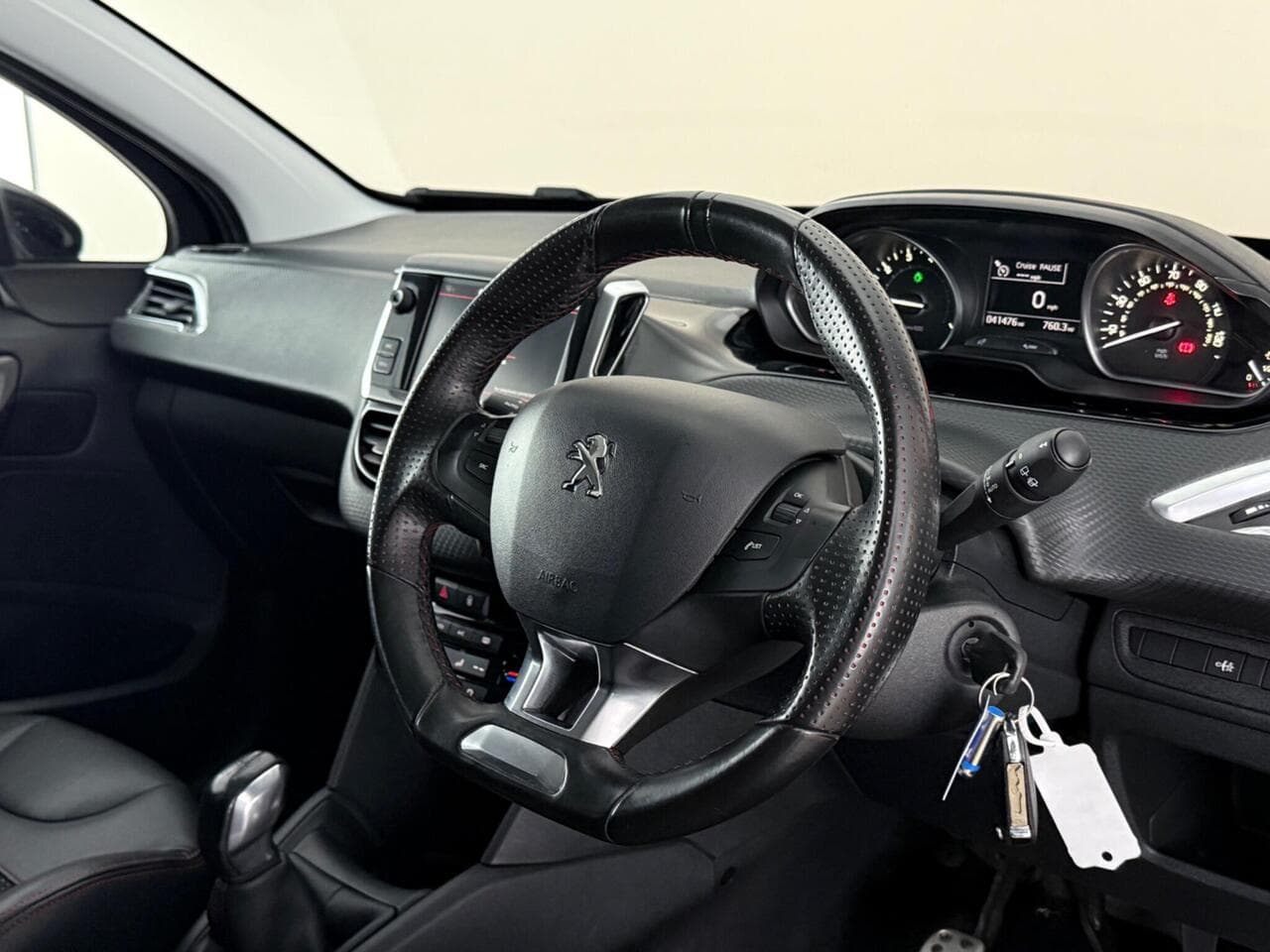 Peugeot 208 thumbnail Steering Wheel