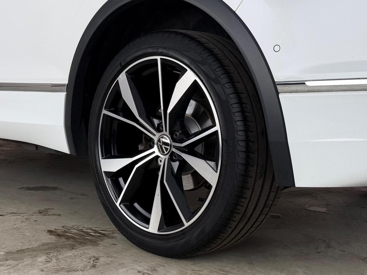 Volkswagen Tiguan thumbnail Wheel