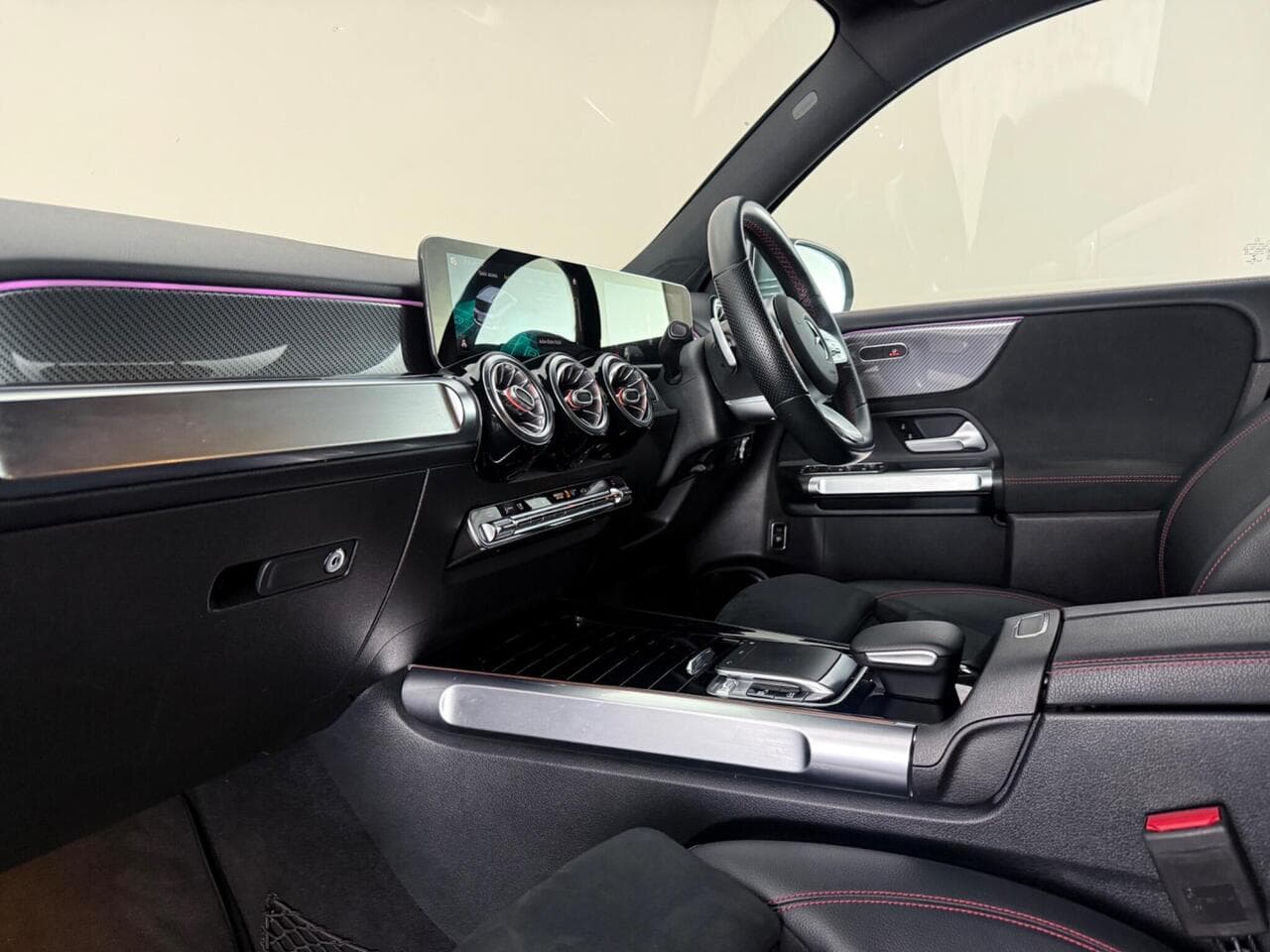 Mercedes-Benz GLB thumbnail Interior Front