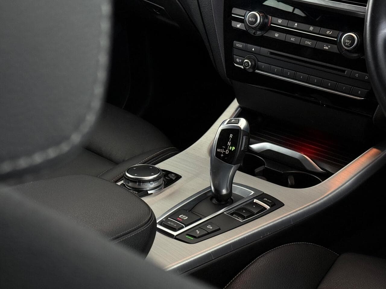 BMW X3 thumbnail Interior Front