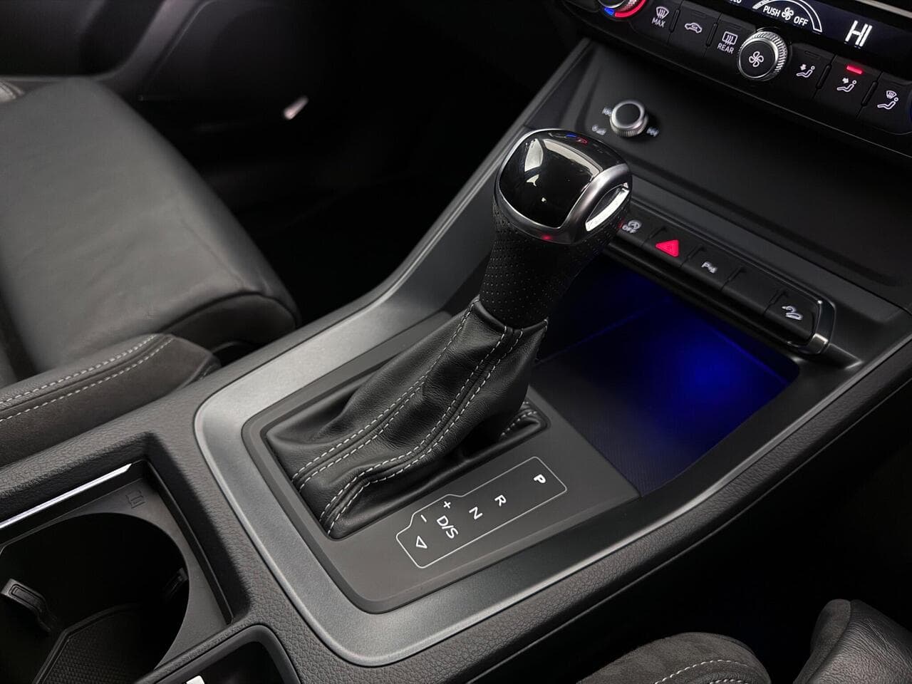 Audi Q3 thumbnail Interior Front