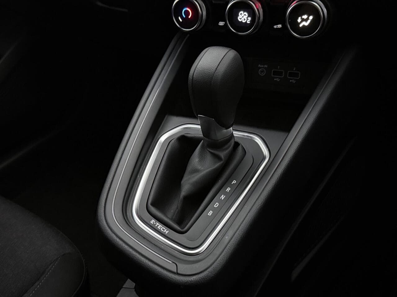 Renault Clio thumbnail Interior Front