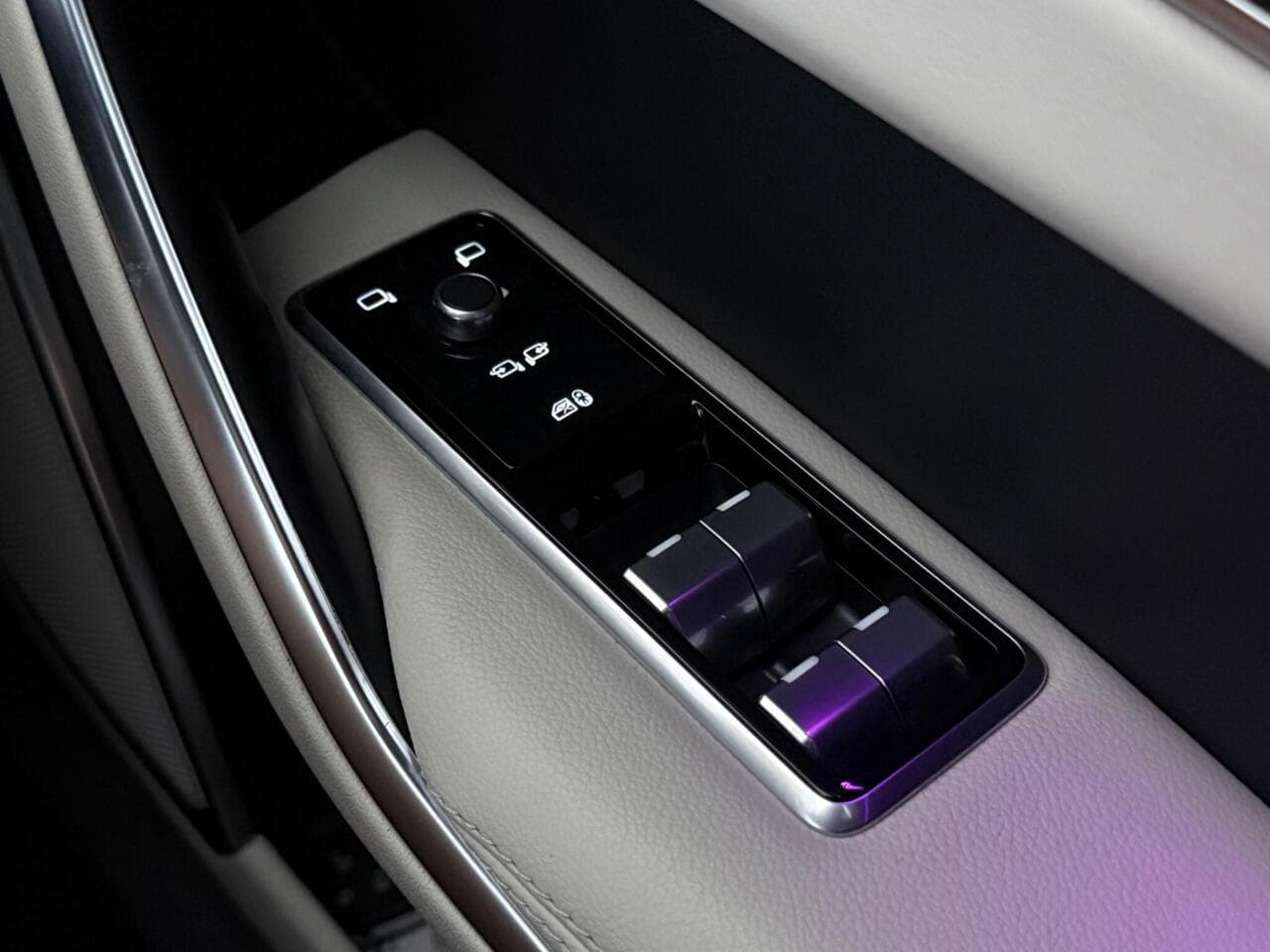 Jaguar F-PACE thumbnail Misc Controls