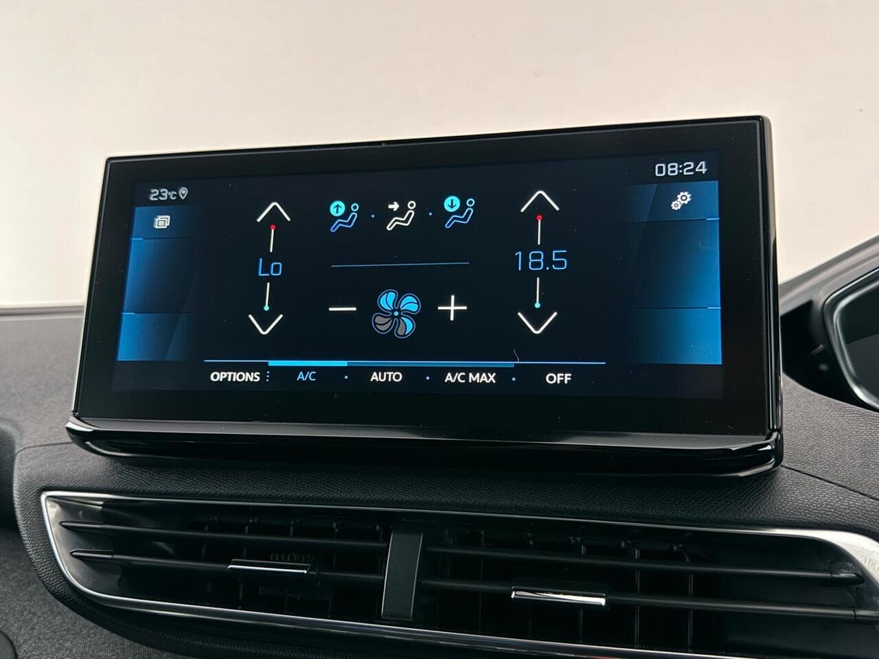 Peugeot 3008 thumbnail Infotainment System
