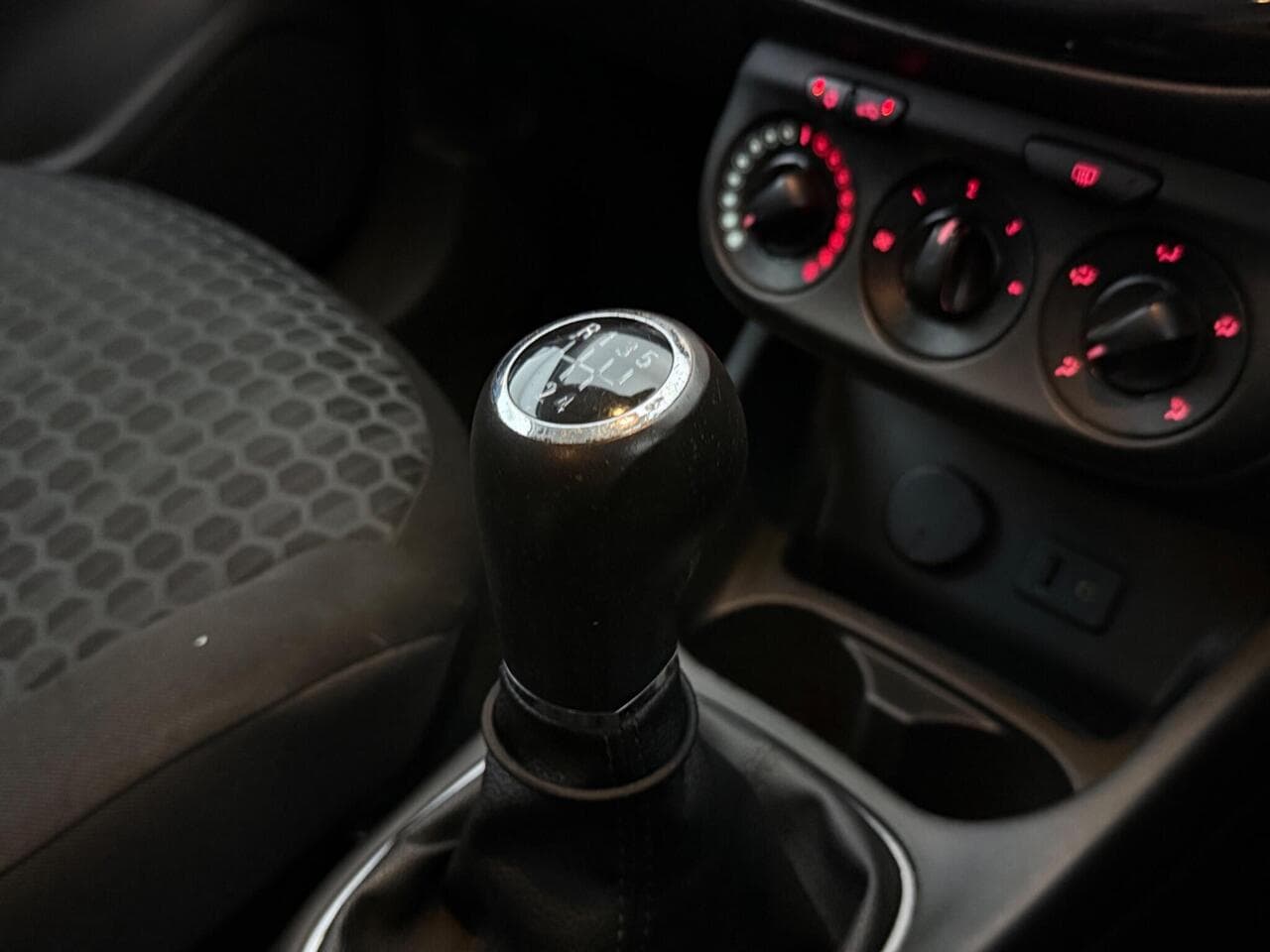 Vauxhall Corsa thumbnail Interior Front