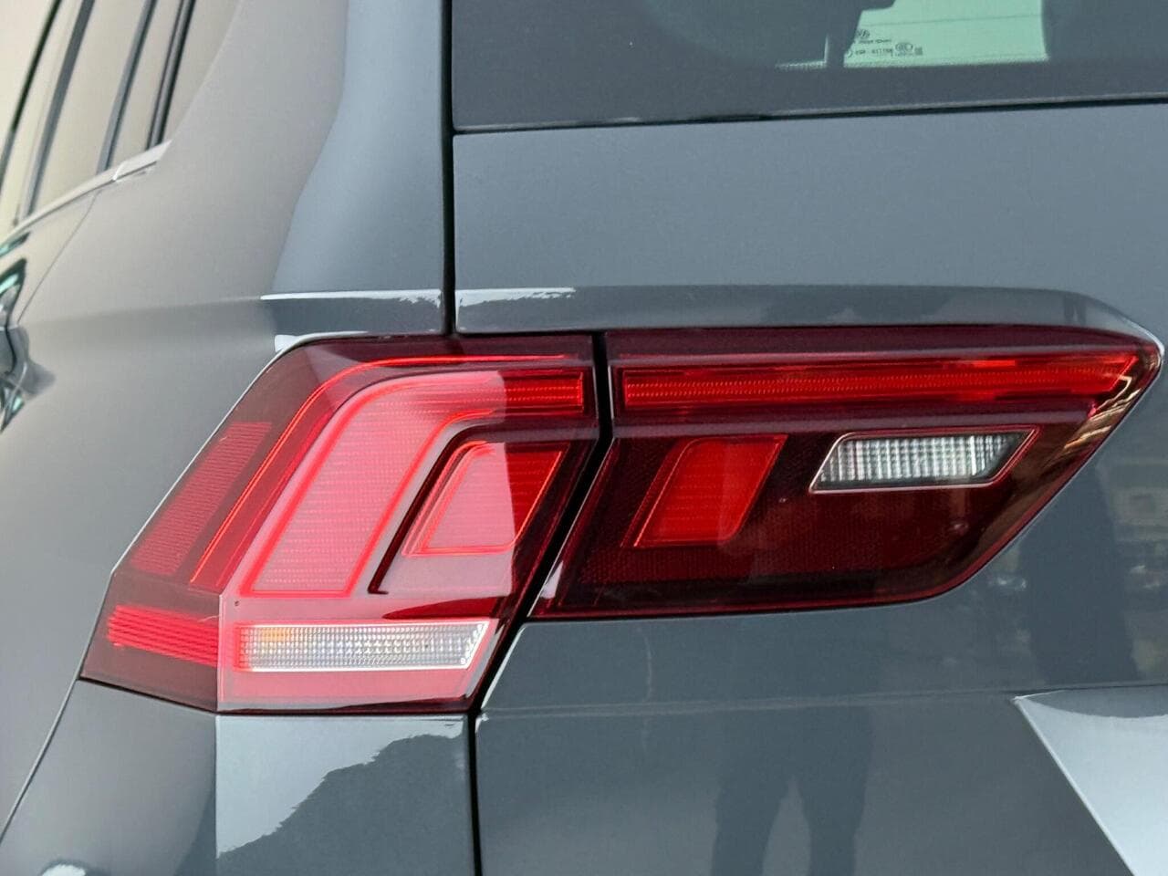 Volkswagen Tiguan thumbnail Lights Rear