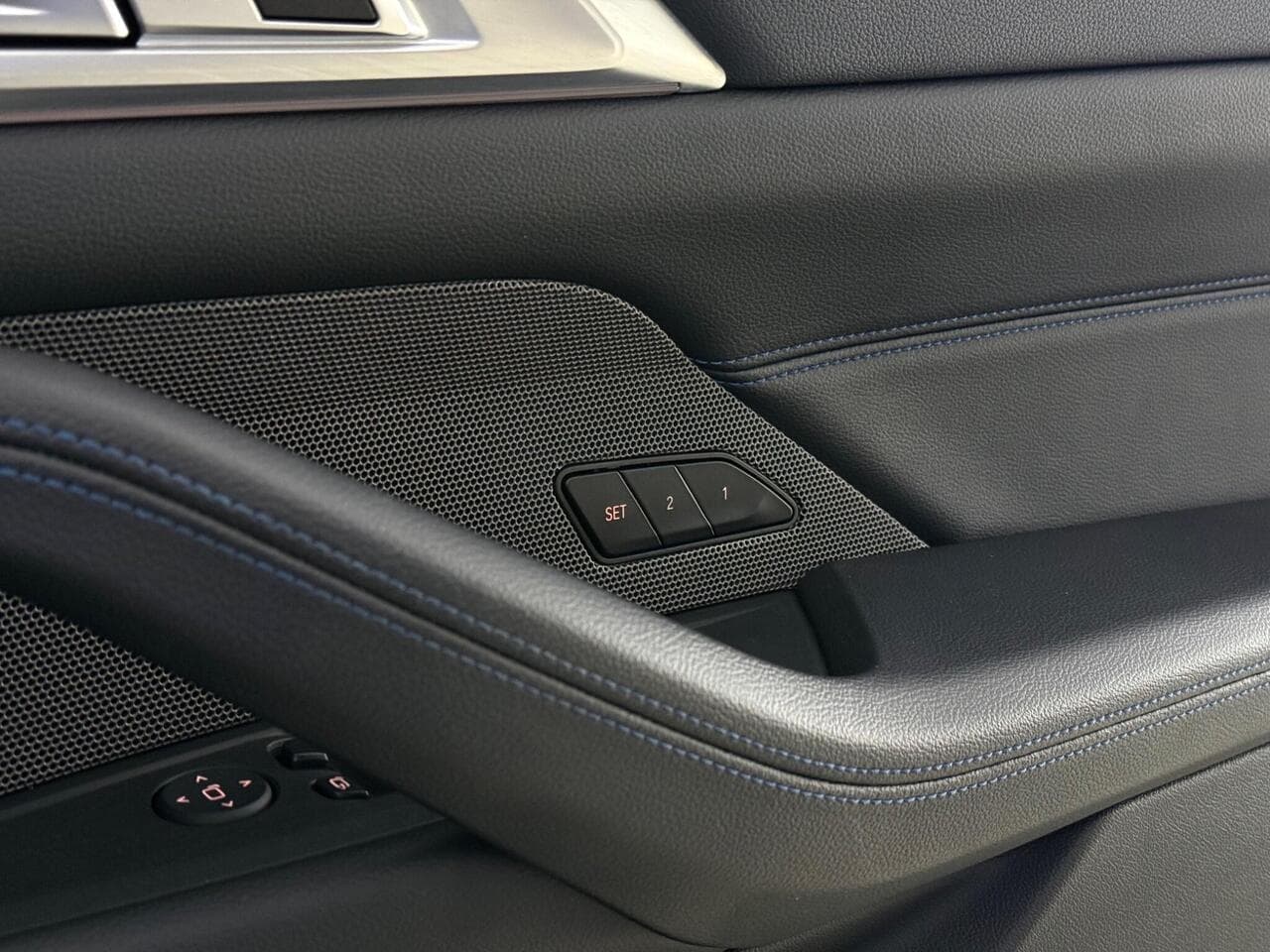 BMW 4 Series thumbnail Door Interior