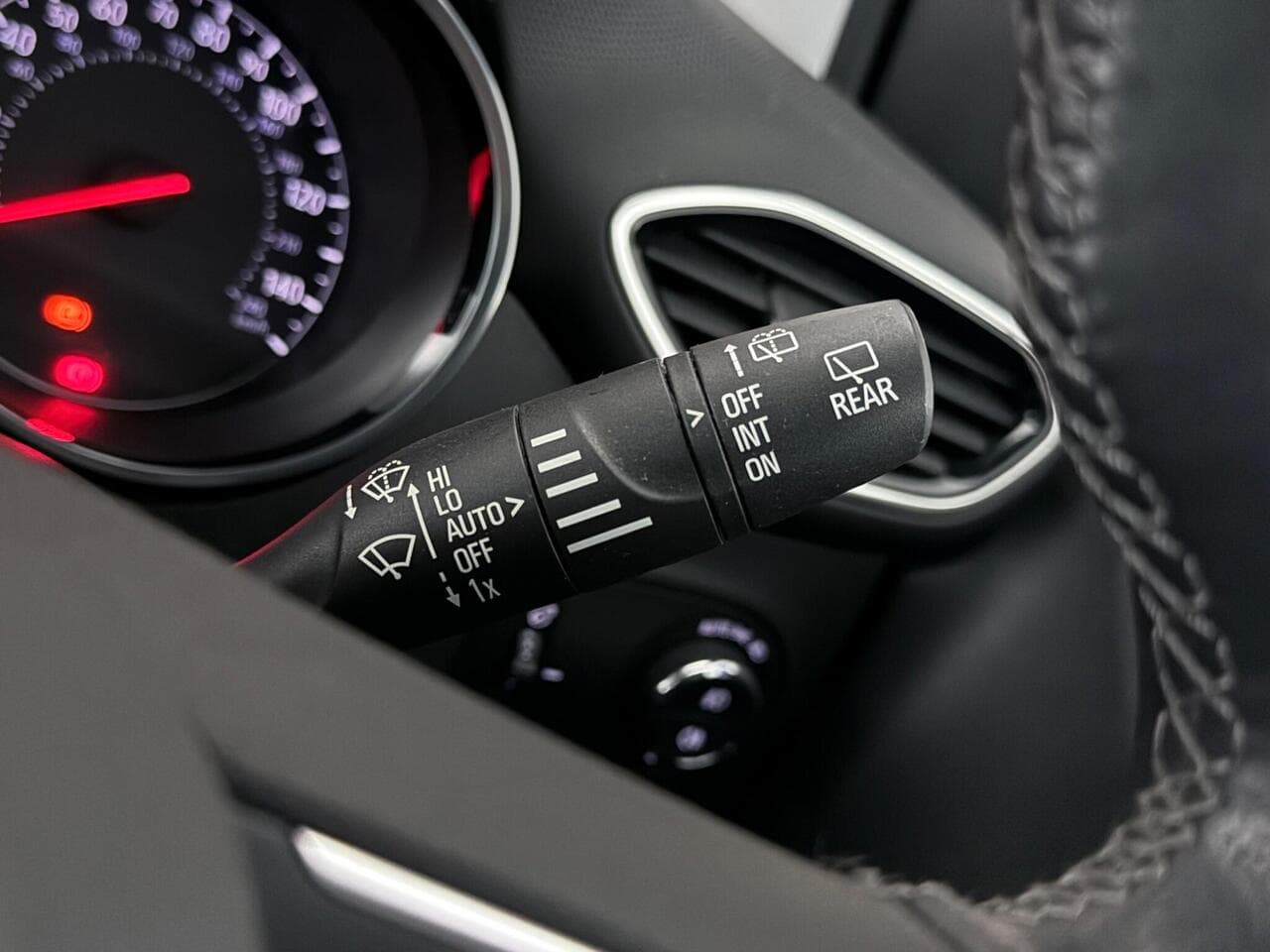 Vauxhall Crossland thumbnail Misc Controls