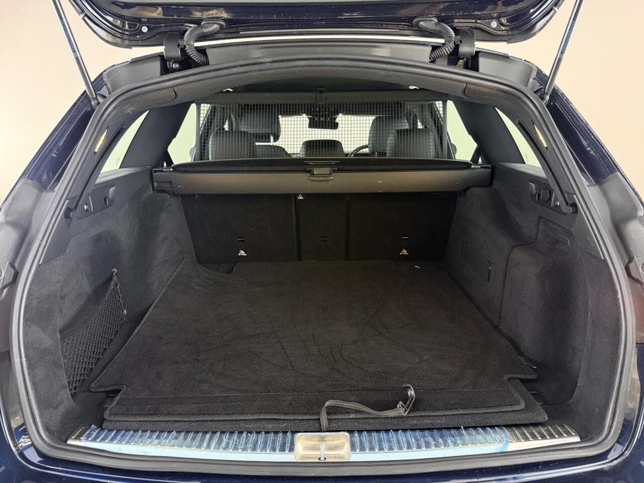 Mercedes-Benz E Class thumbnail Boot