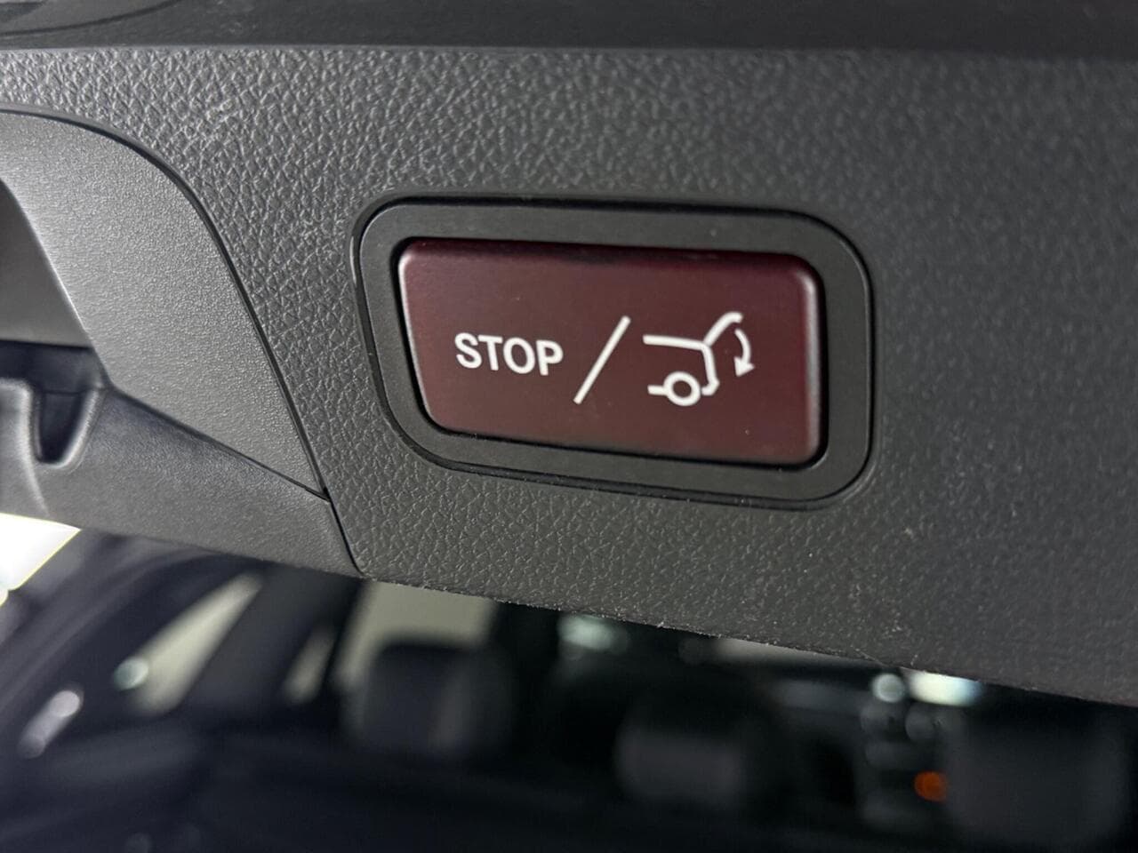 Mercedes-Benz GLC thumbnail Misc Controls