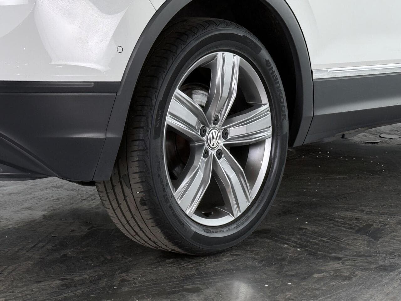 Volkswagen Tiguan thumbnail Wheel