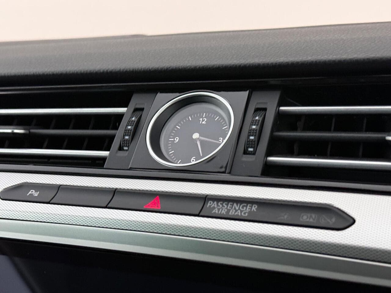 Volkswagen Passat thumbnail Driver Instruments