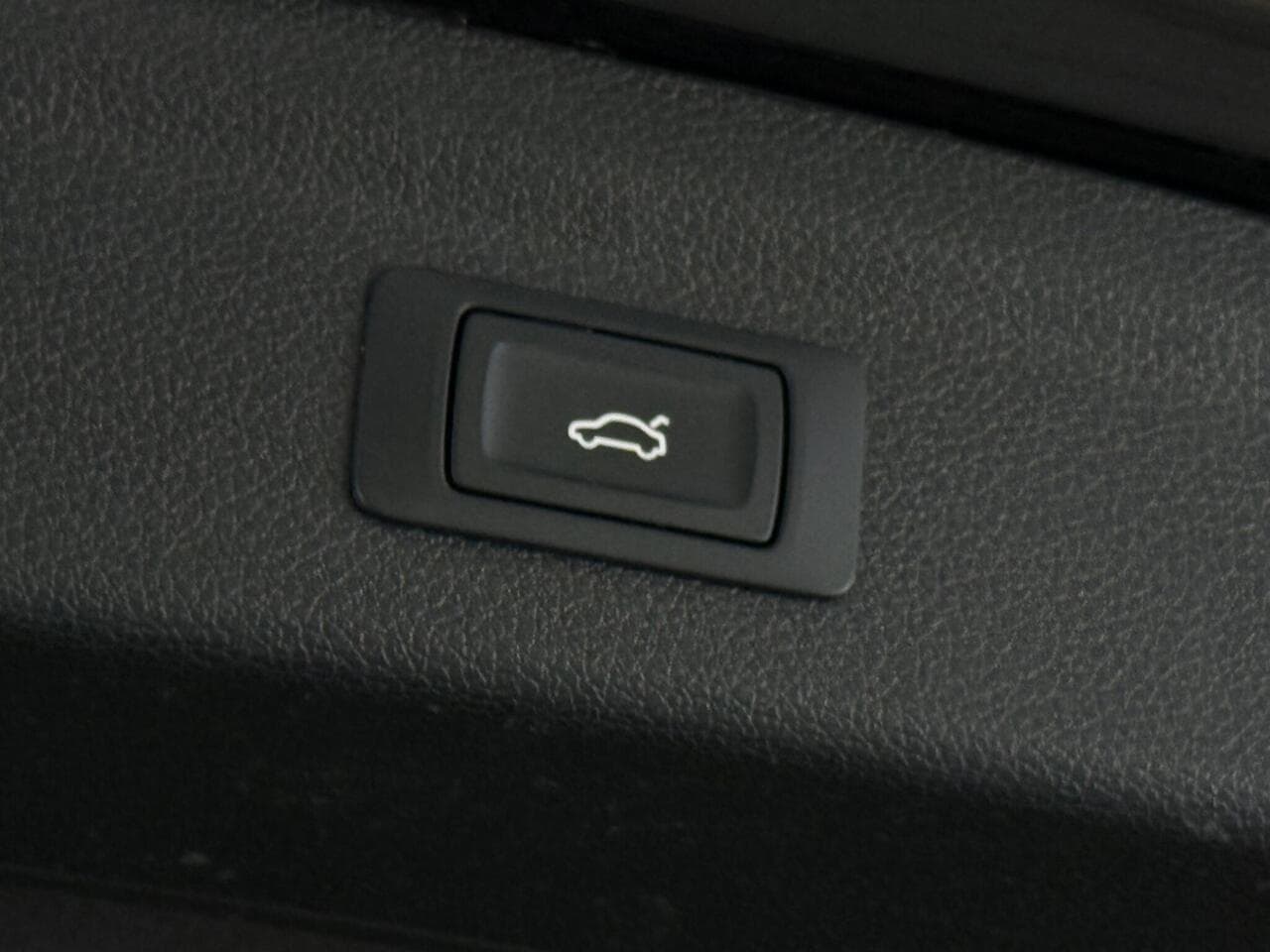 Audi Q3 thumbnail Misc Controls