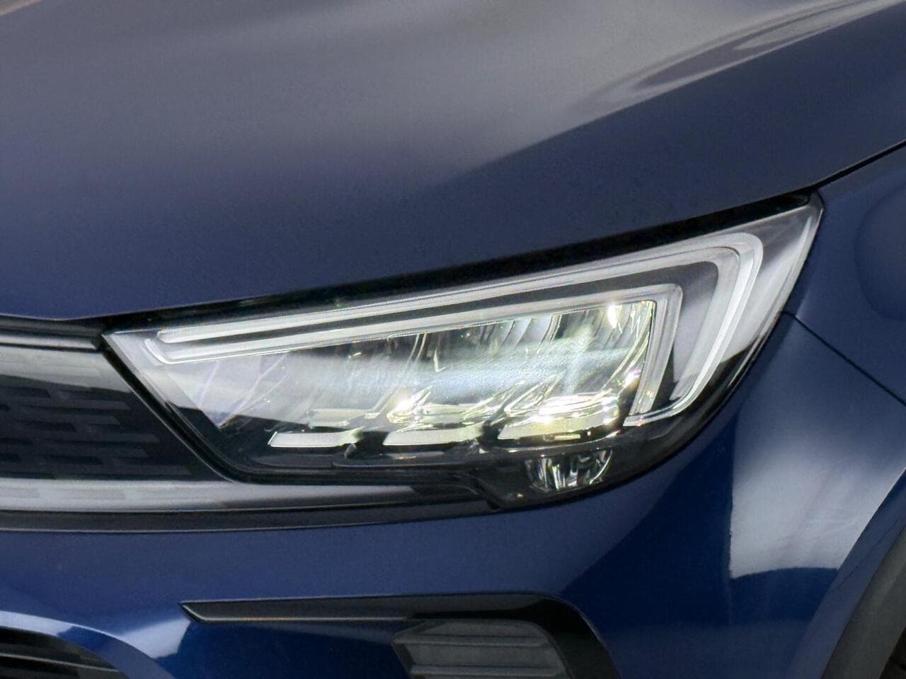 Vauxhall Crossland thumbnail Lights Front