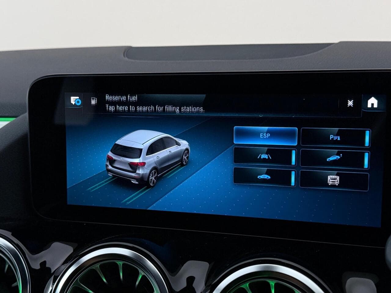 Mercedes-Benz B Class thumbnail Infotainment System