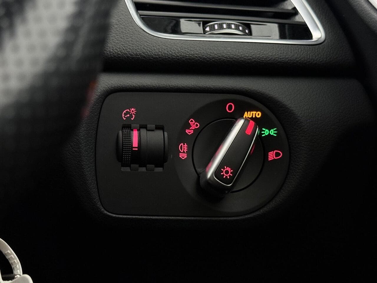 Audi Q3 thumbnail Misc Controls
