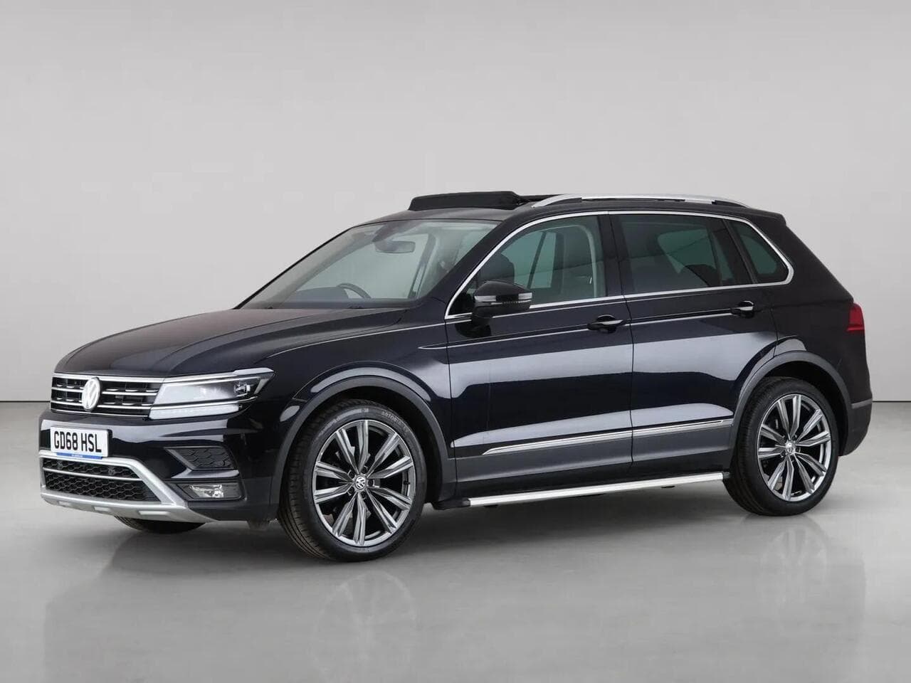 Volkswagen Tiguan thumbnail Front Left