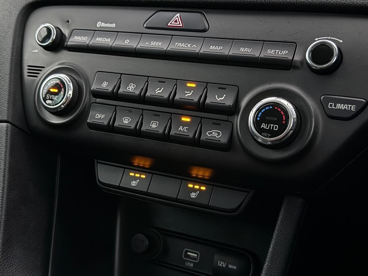 Kia Sportage thumbnail Interior Front
