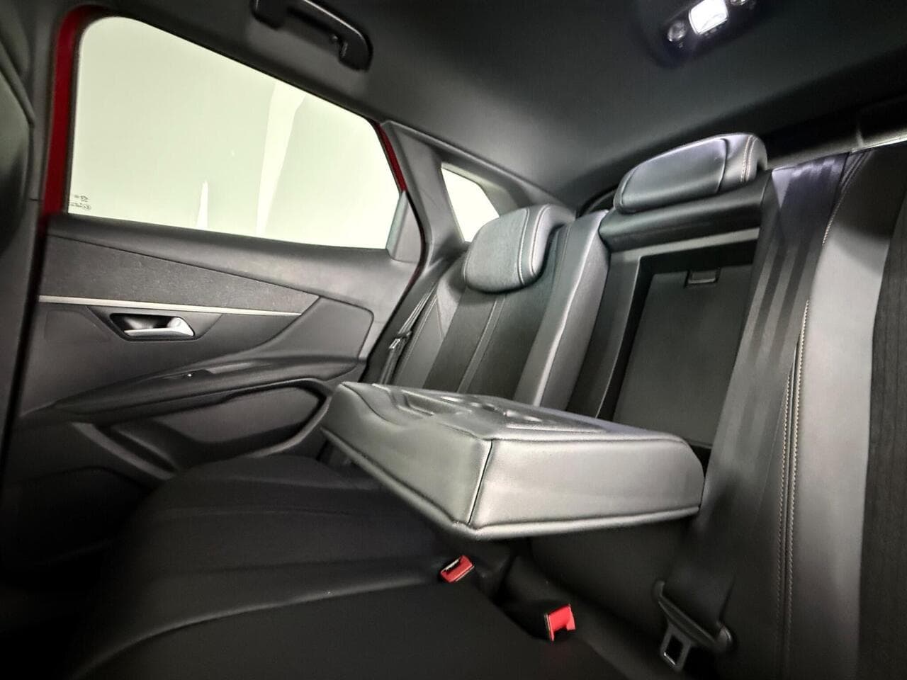 Peugeot 3008 thumbnail Seats Rear