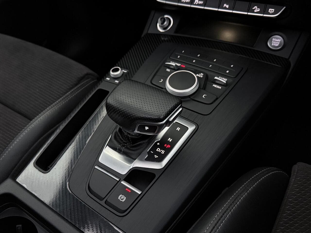 Audi Q5 thumbnail Interior Front