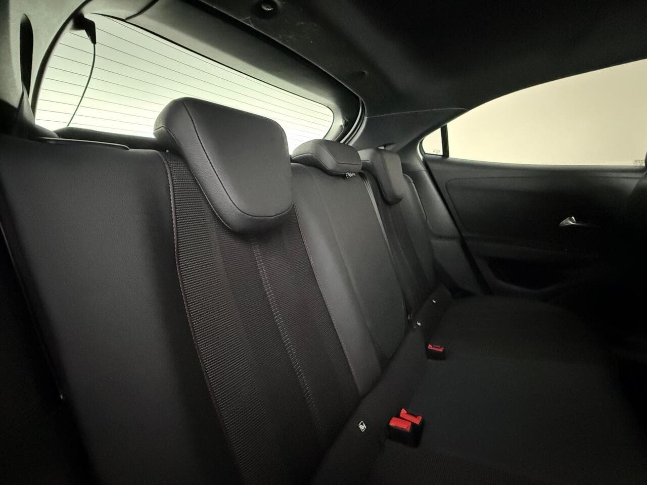 Vauxhall Mokka thumbnail Seats Rear