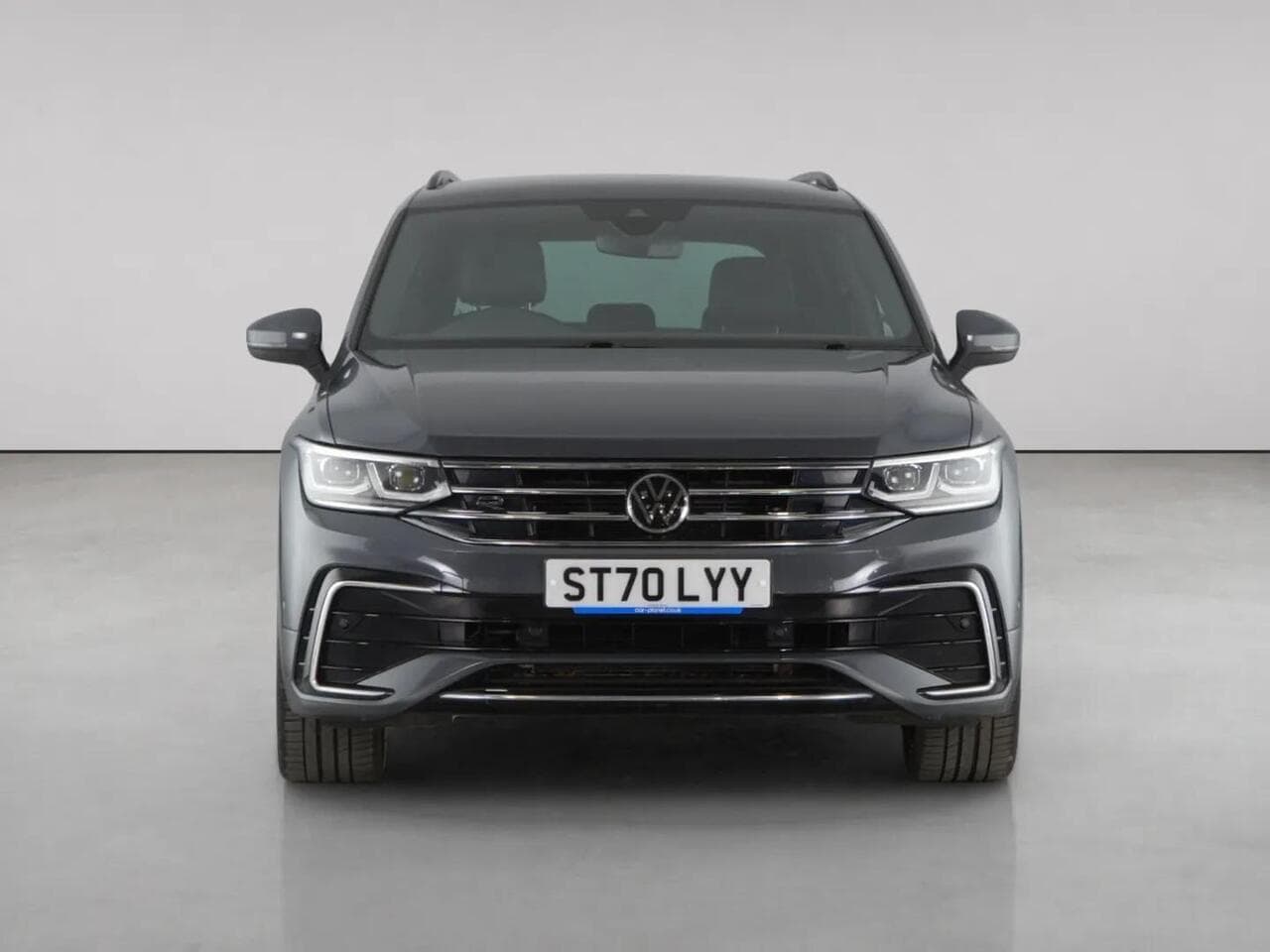 Volkswagen Tiguan thumbnail Front