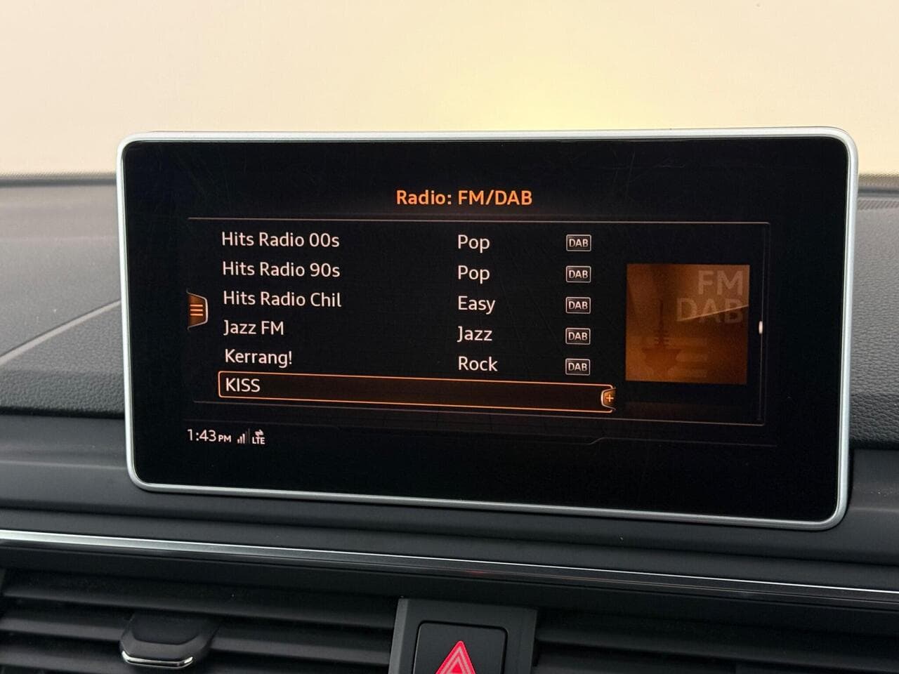 Audi A4 Avant thumbnail Infotainment System