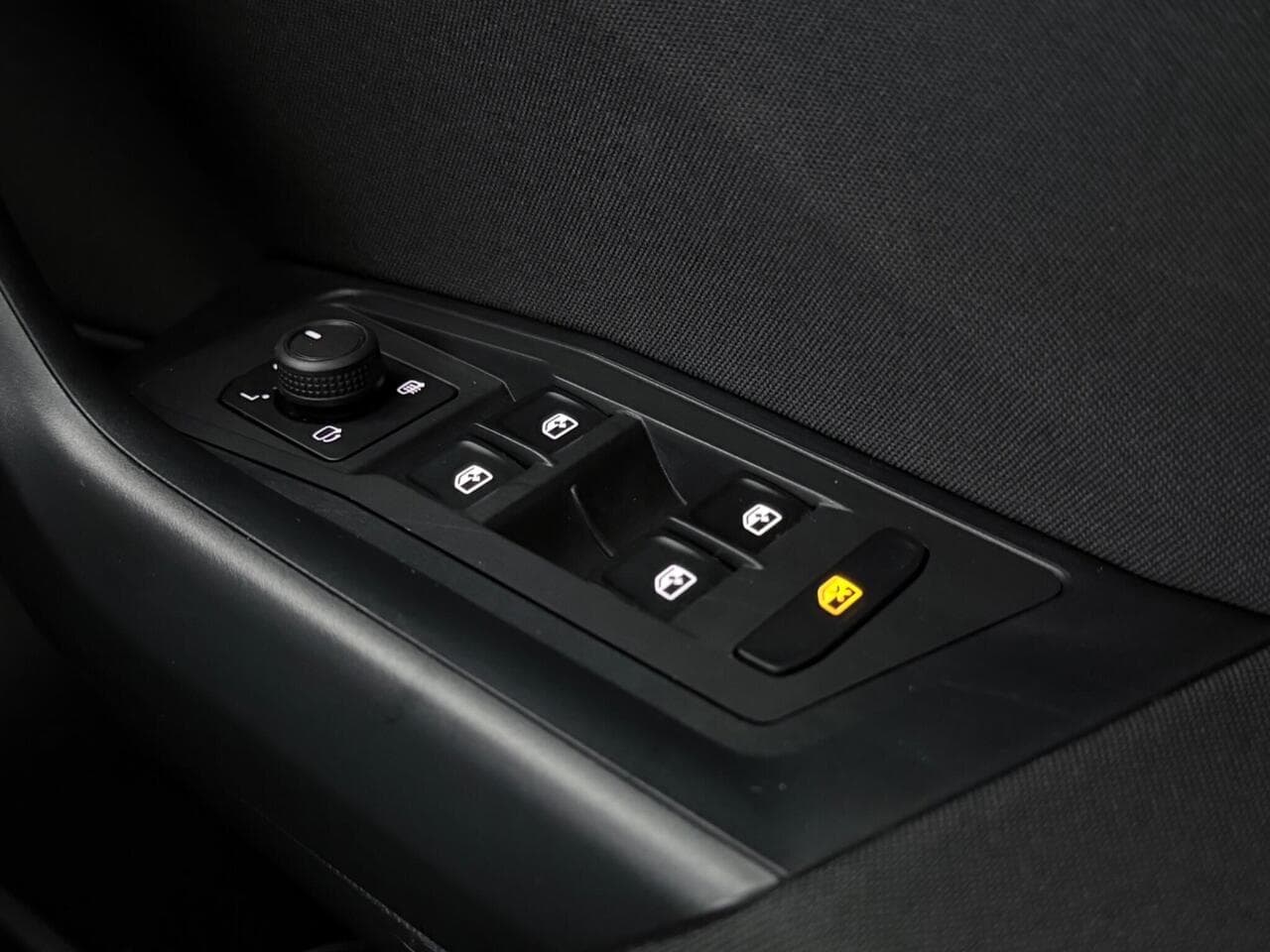 Volkswagen T-Roc thumbnail Misc Controls