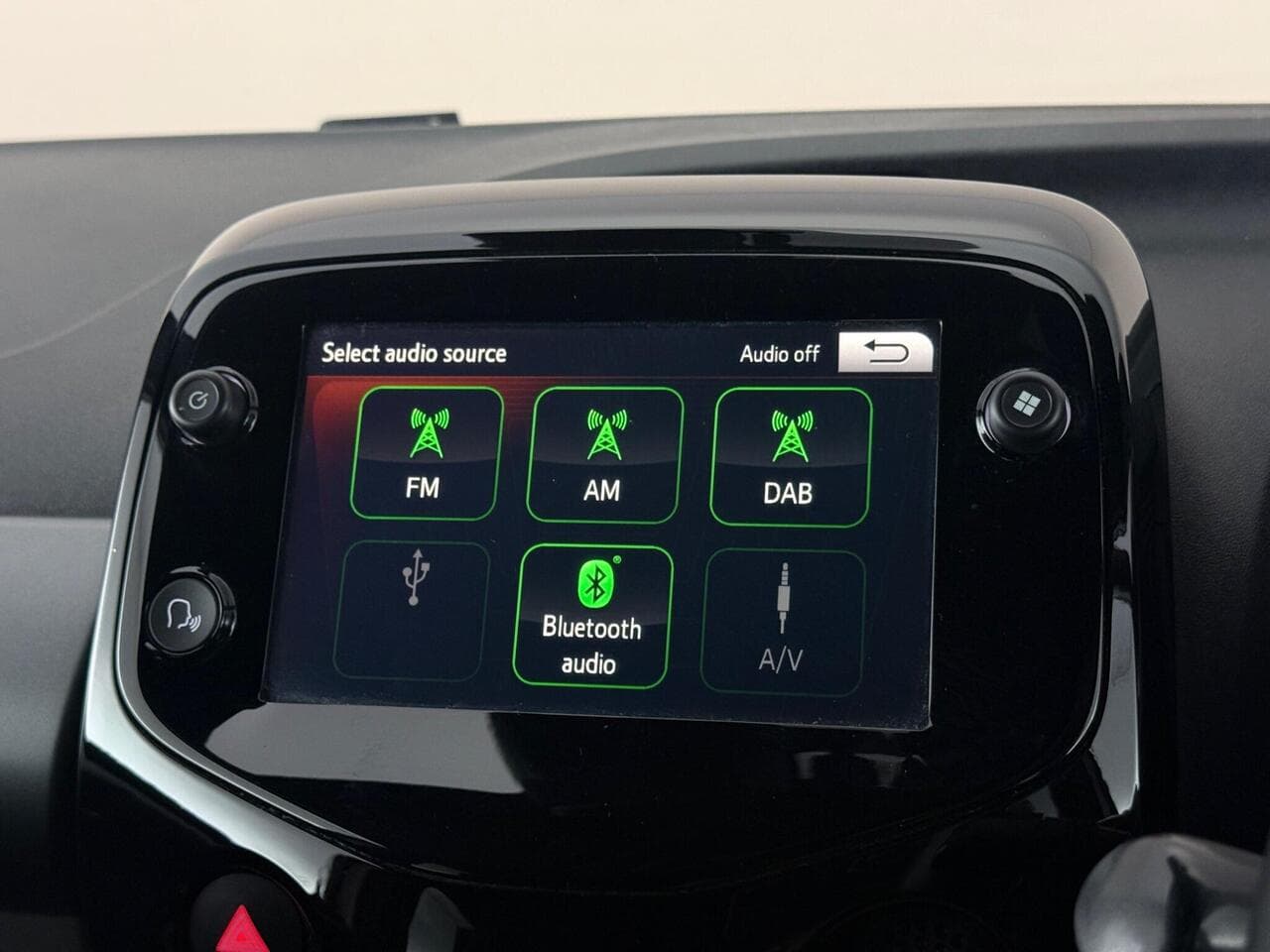 Toyota AYGO thumbnail Infotainment System