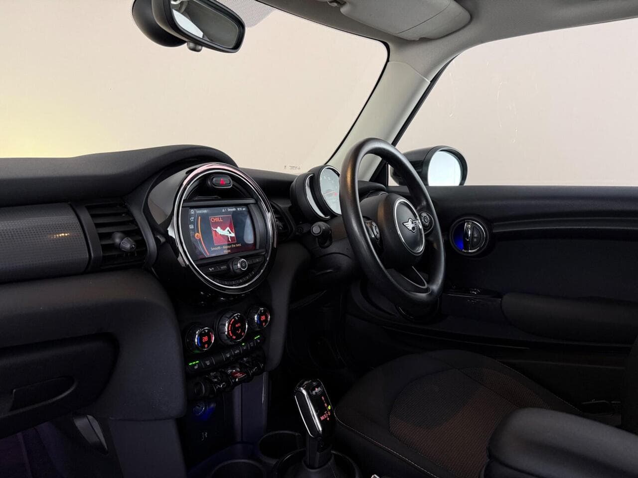 MINI Hatch thumbnail Interior Front