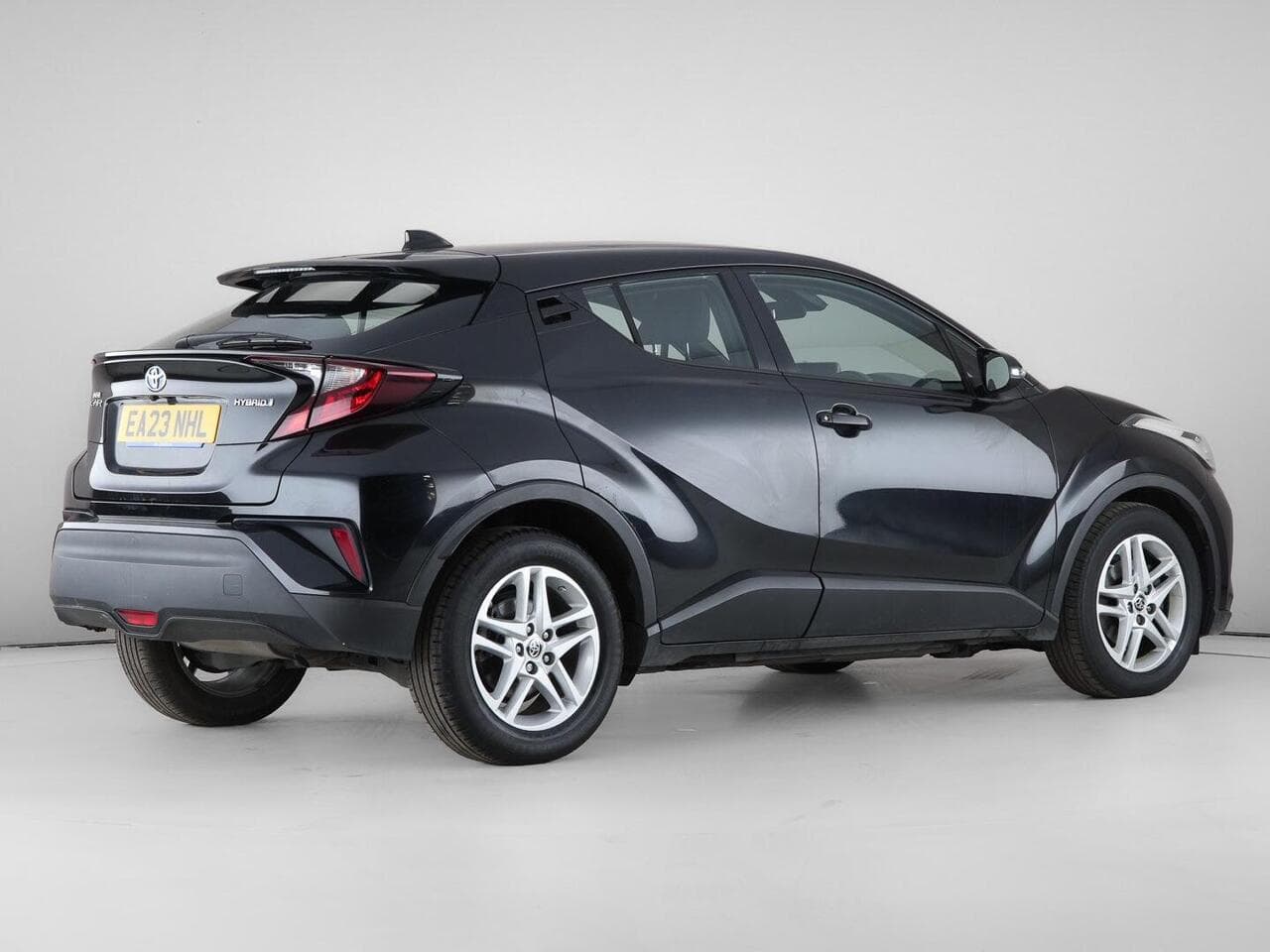 Toyota C-HR thumbnail Rear Right