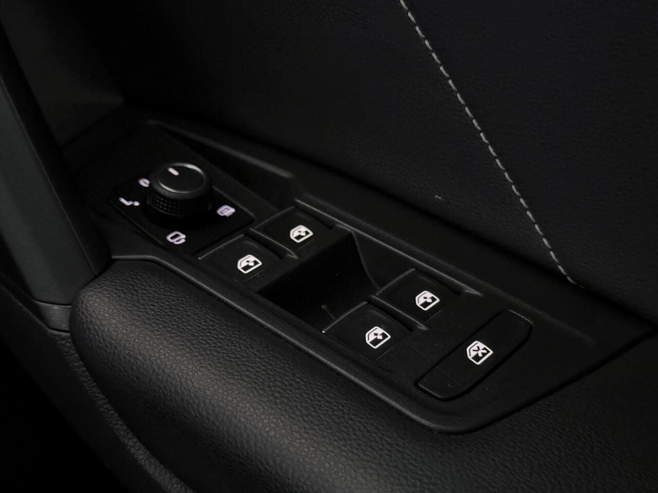 Volkswagen Tiguan thumbnail Misc Controls