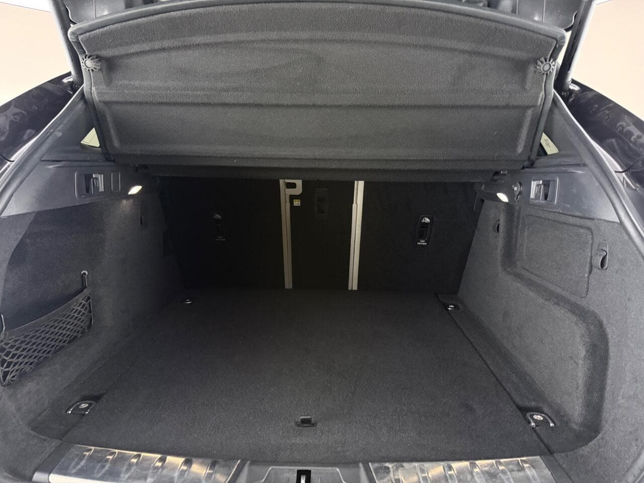 Jaguar F-PACE thumbnail Boot