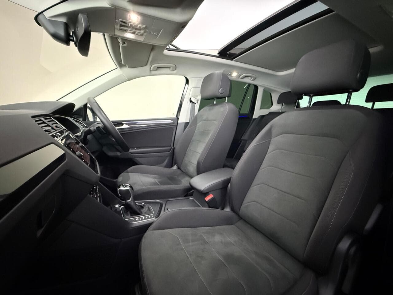 Volkswagen Tiguan thumbnail Seat Front Passenger