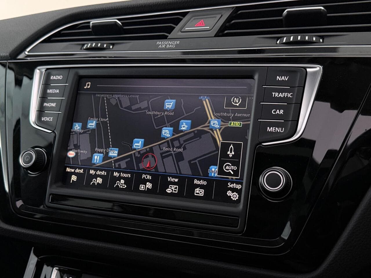 Volkswagen Touran thumbnail Infotainment System