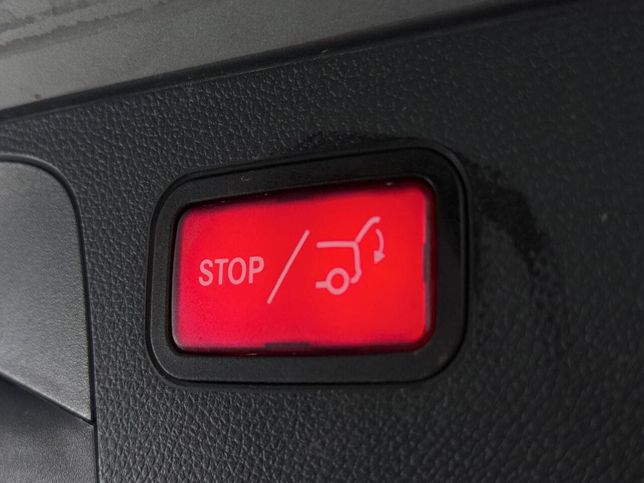 Mercedes-Benz GLC thumbnail Misc Controls
