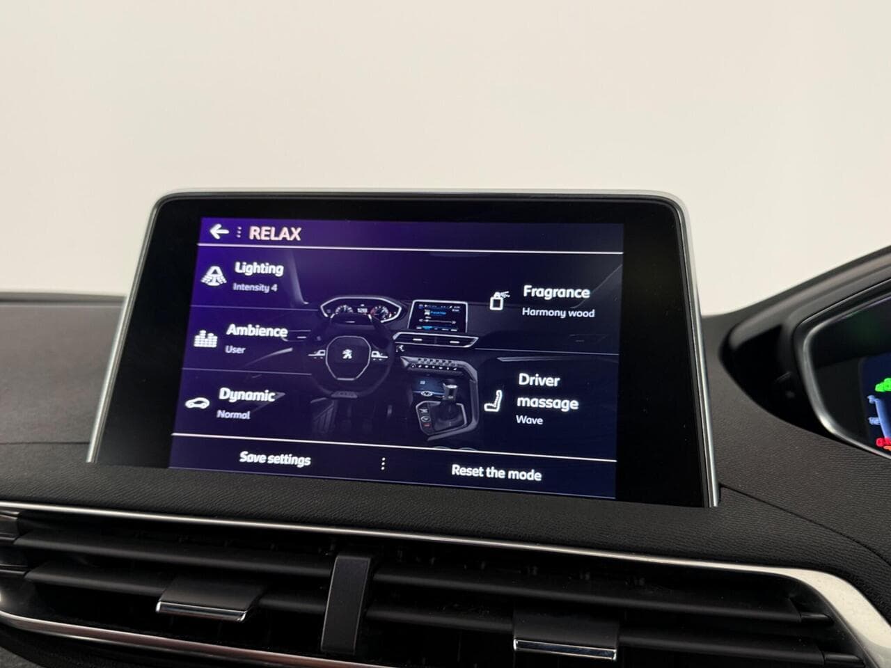 Peugeot 5008 thumbnail Infotainment System