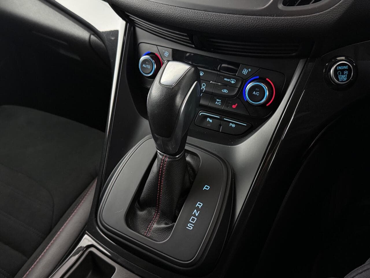Ford Kuga thumbnail Interior Front