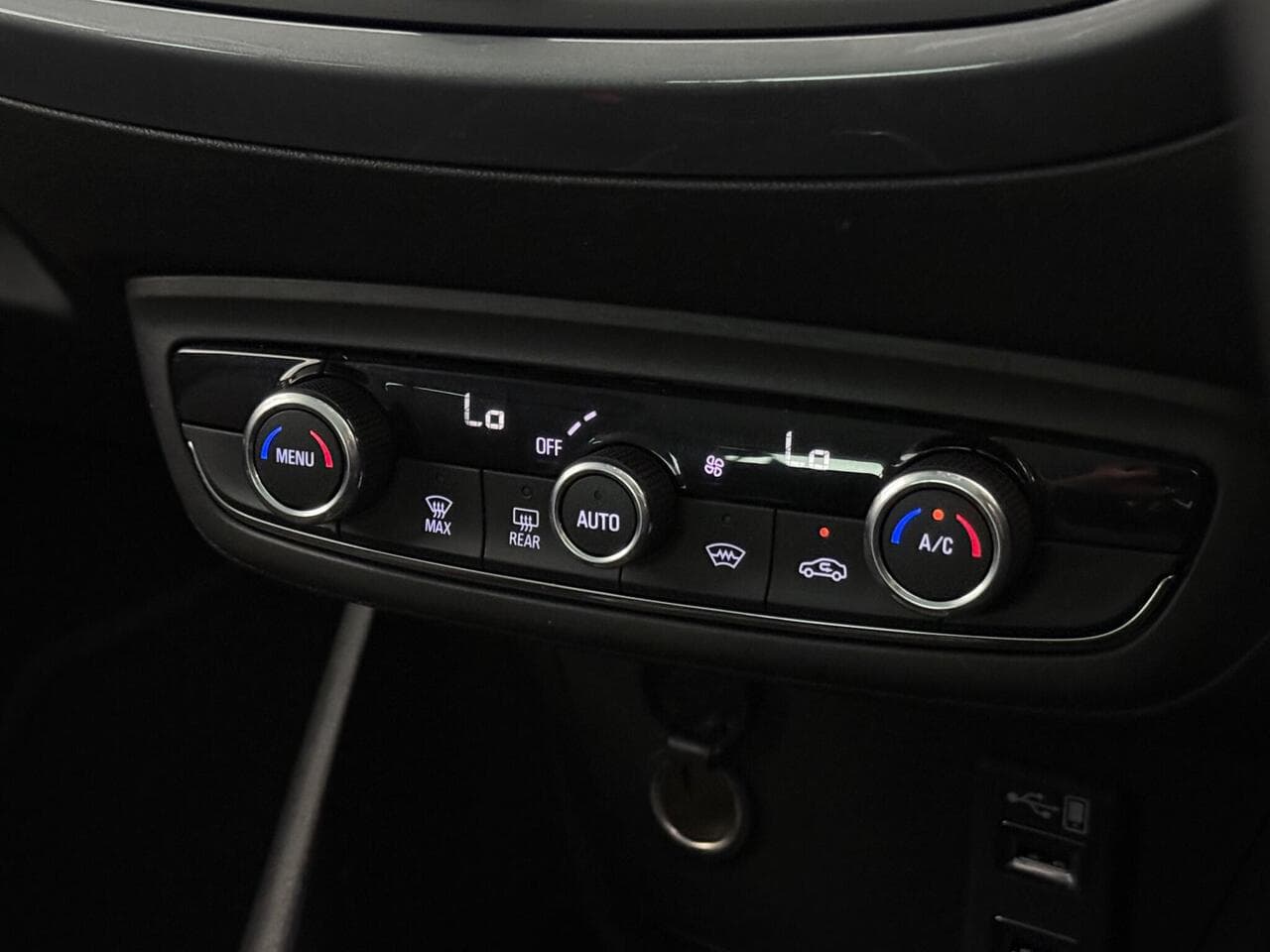 Vauxhall Crossland X thumbnail Misc Controls