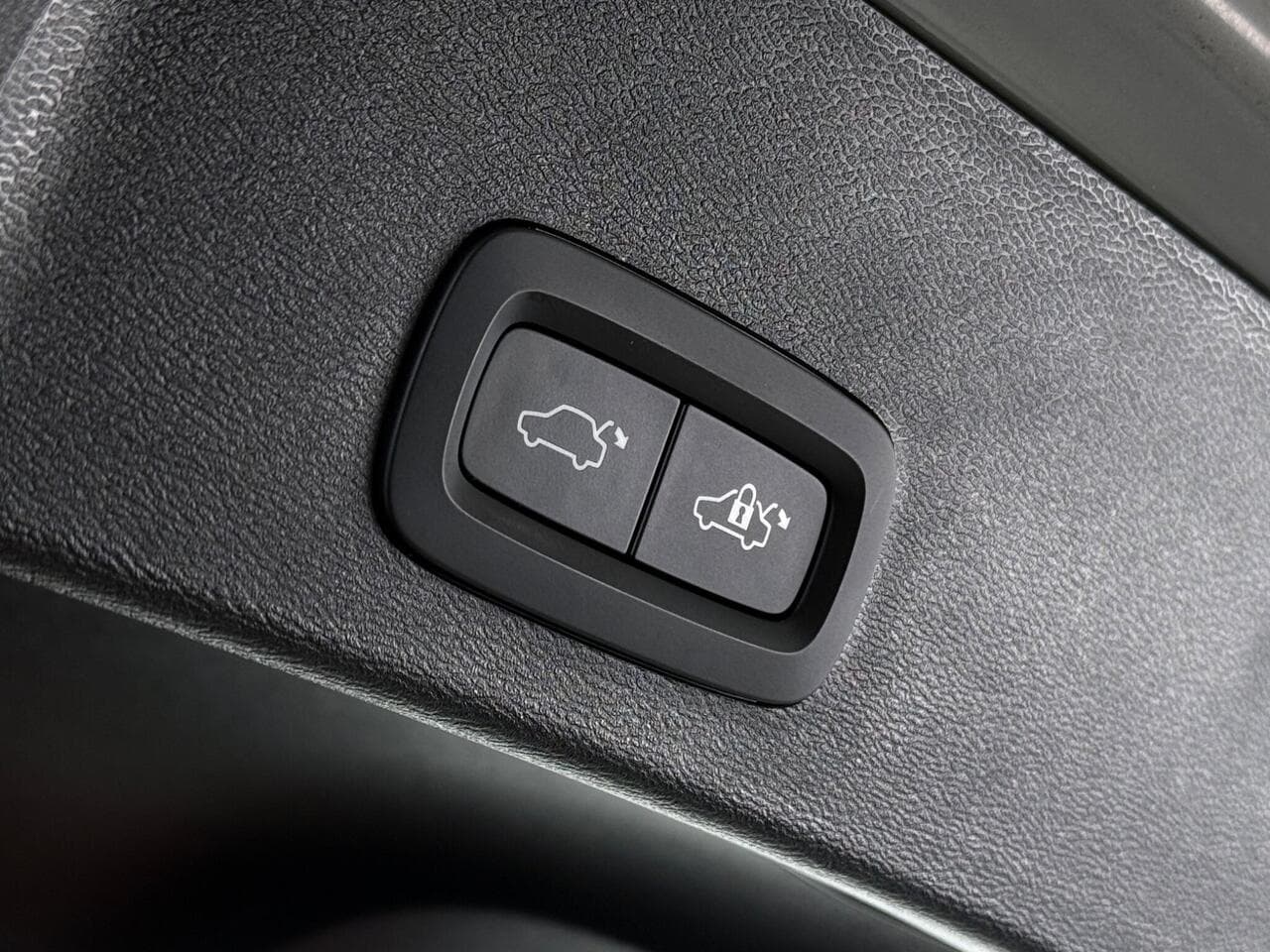 Volvo XC40 thumbnail Misc Controls