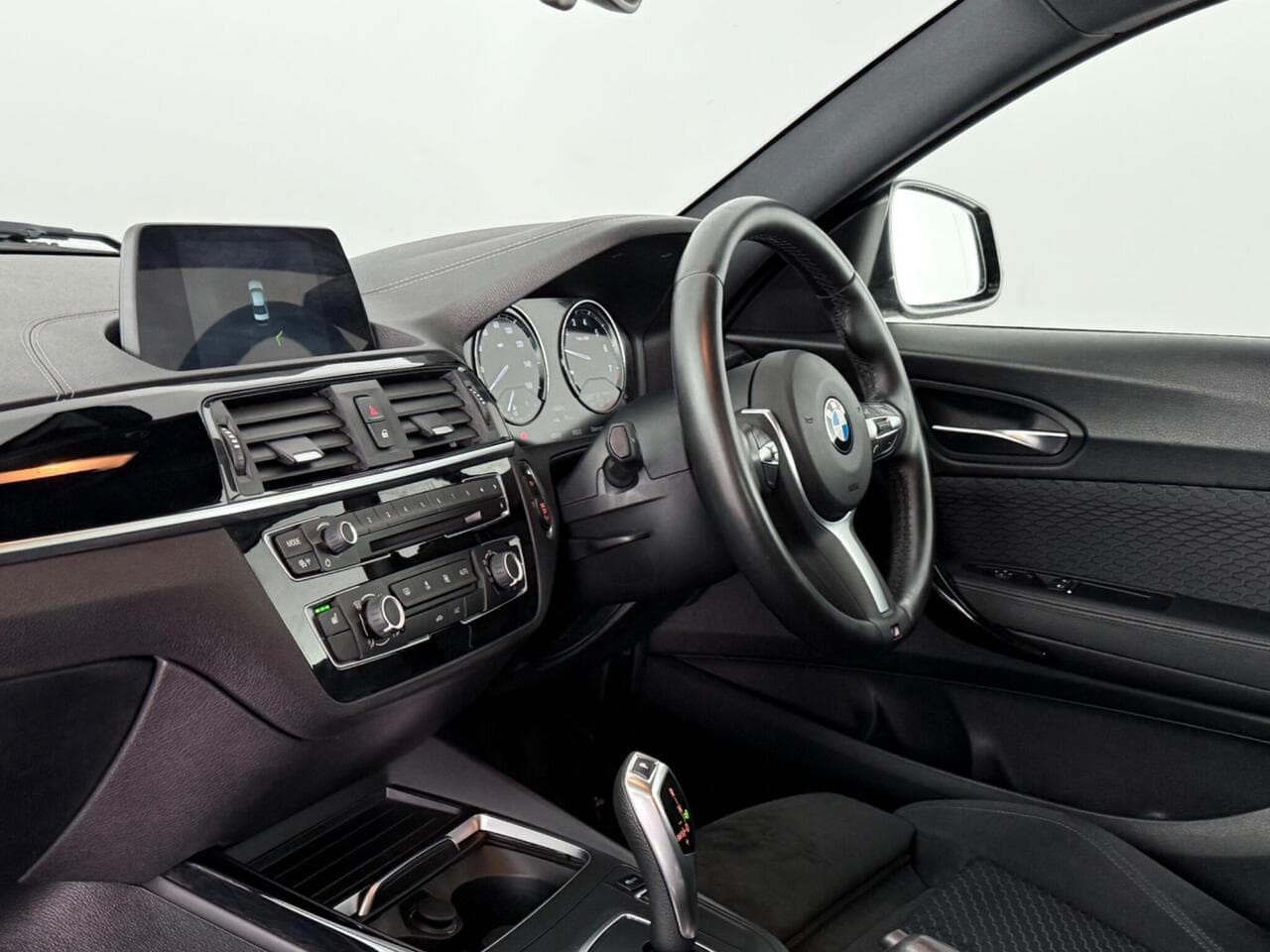 BMW 2 Series thumbnail Interior Front