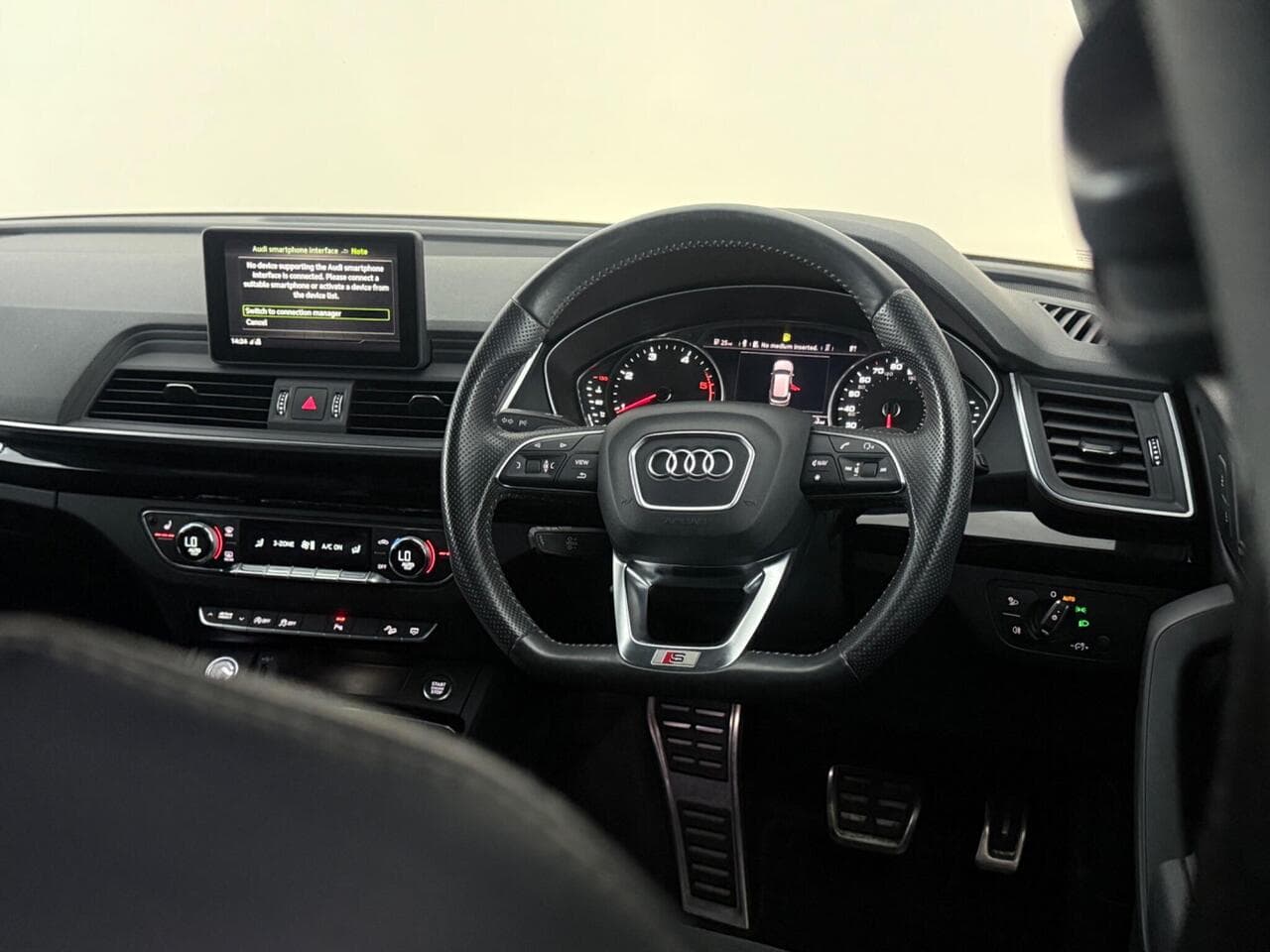 Audi Q5 thumbnail Steering Wheel