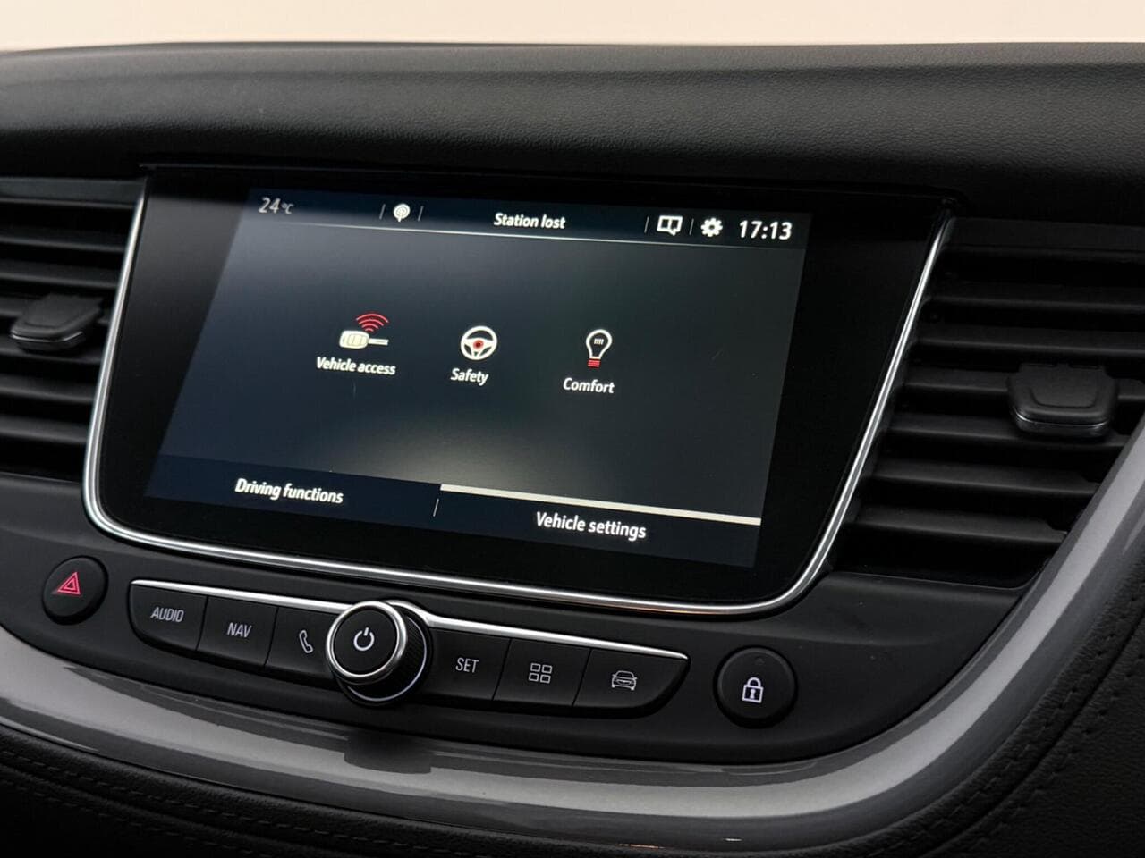 Vauxhall Grandland X thumbnail Infotainment System