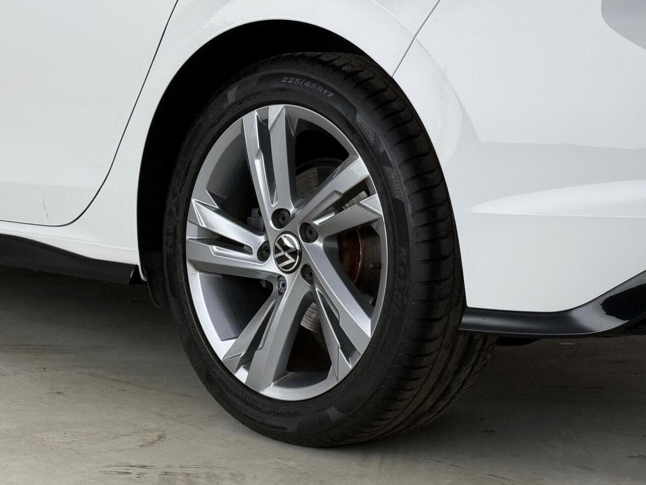 Volkswagen Golf thumbnail Wheel
